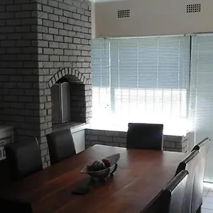 Shalom House Holiday home Bloubergstrand
